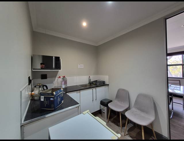 175M² OFFICE TO LET IN DUNKELD WEST